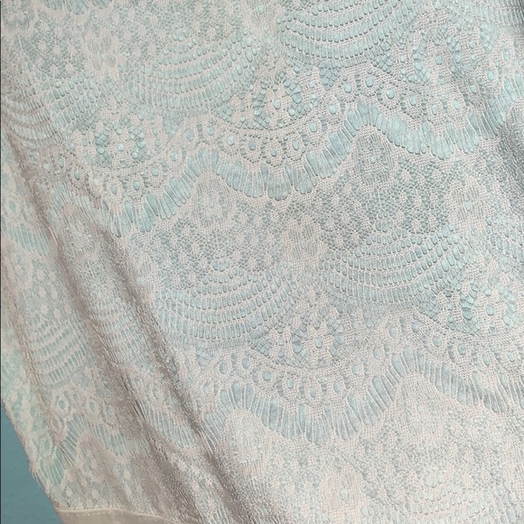MINT LACE PEPLUM TOP - Picture 2 of 5